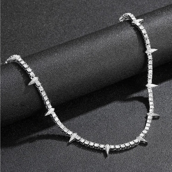 Jewelry - New! Spiked Bling Necklace